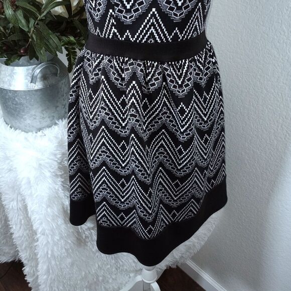 XHILARATION BLACK & WHITE DRESS SZ.M EUC - Picture 4 of 7